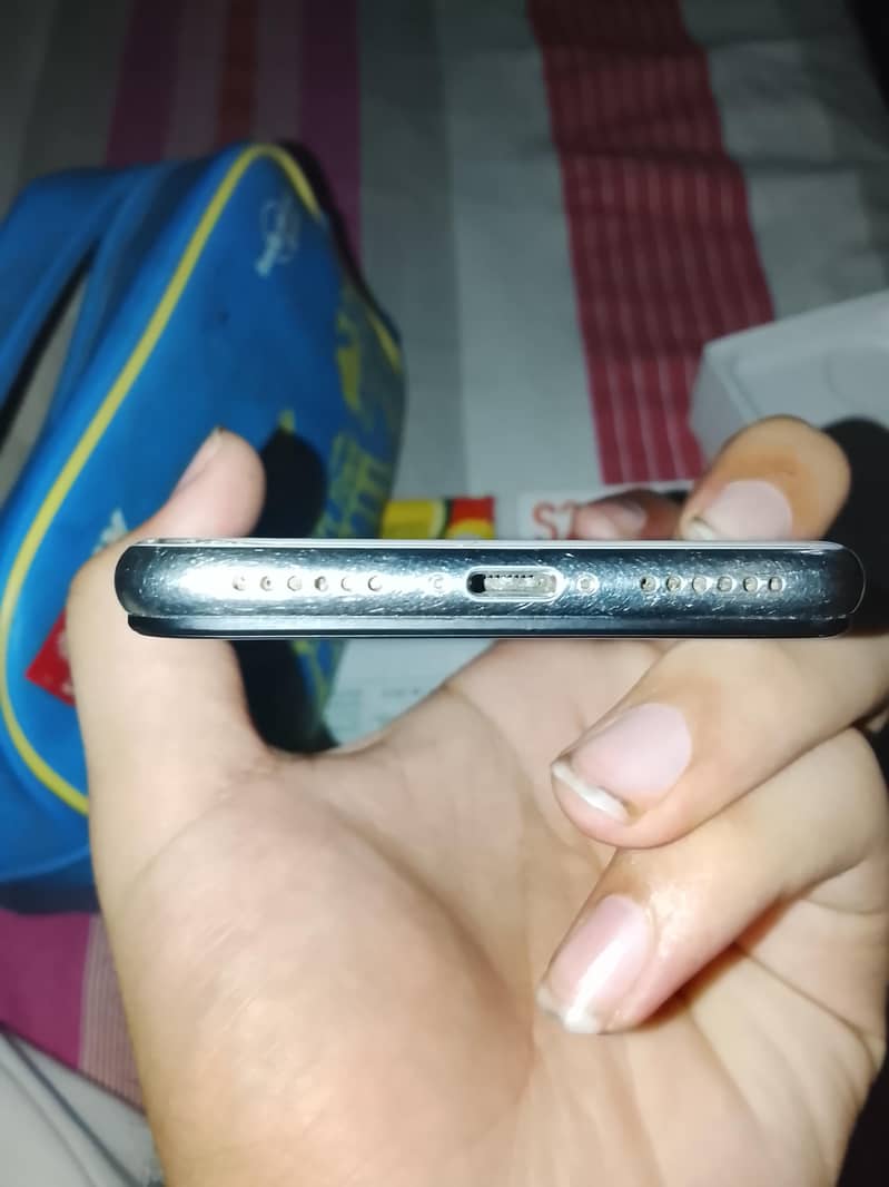 Apple iPhone X 4