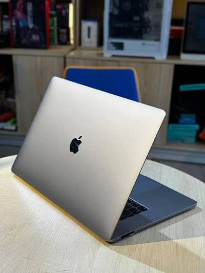 MacBook Pro 2019 | i9 | 16/ 1 TB SSD | 4 GPU | Touch bar