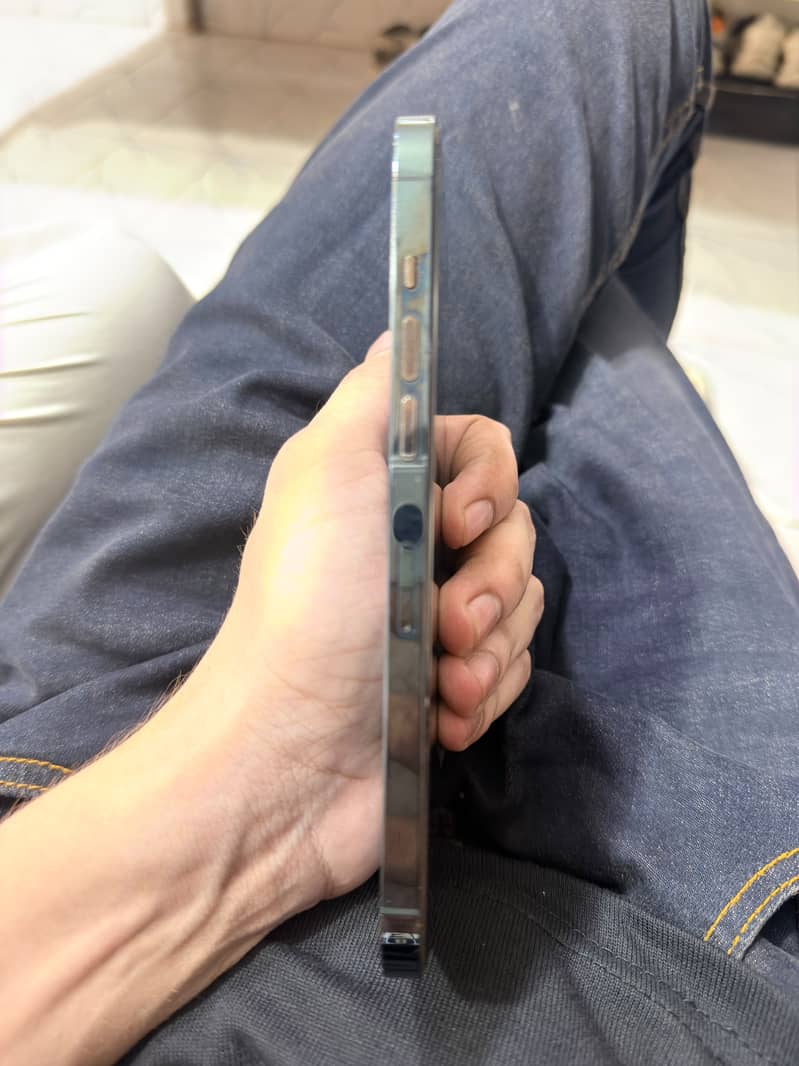 iPhone 12 Pro Max 3