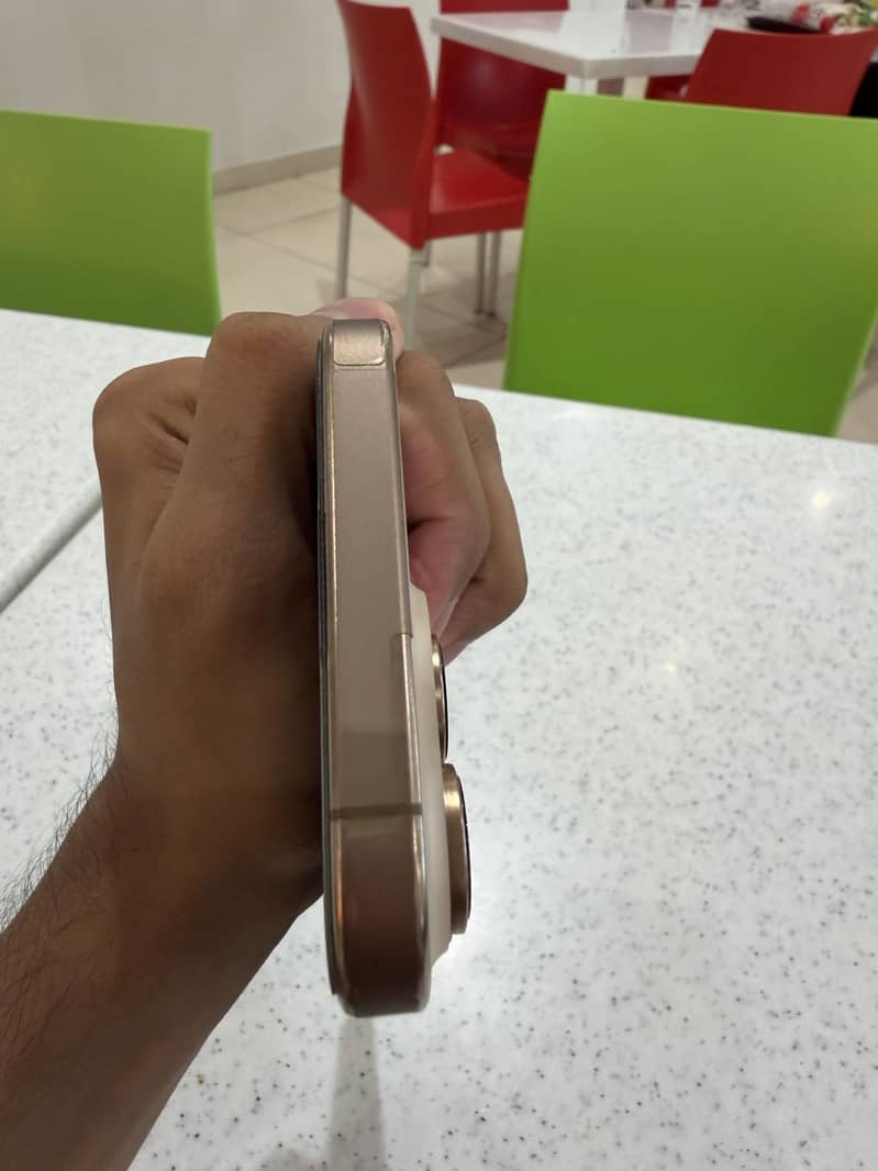 Apple iPhone 16 Pro Max 3