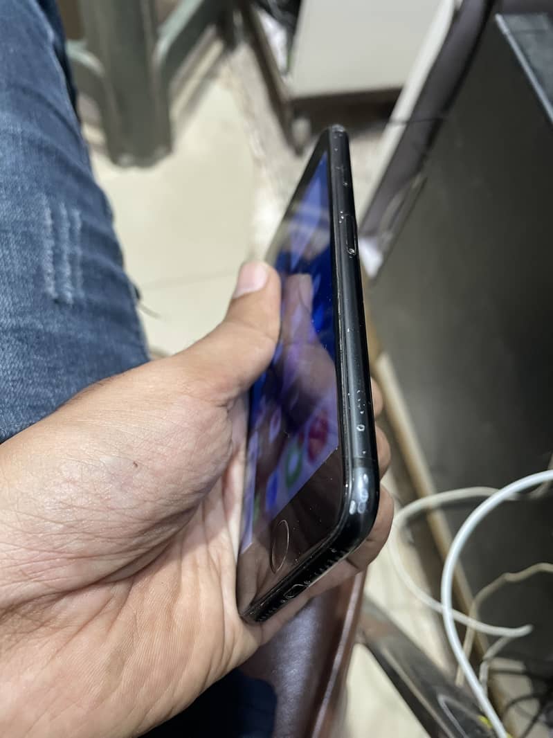 Apple iPhone 7 2