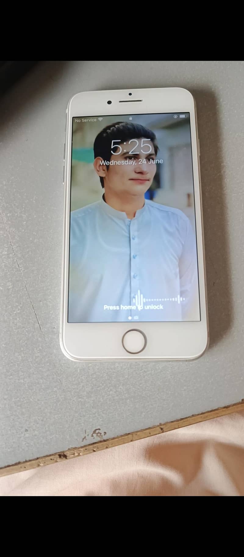 Apple iPhone 7 0