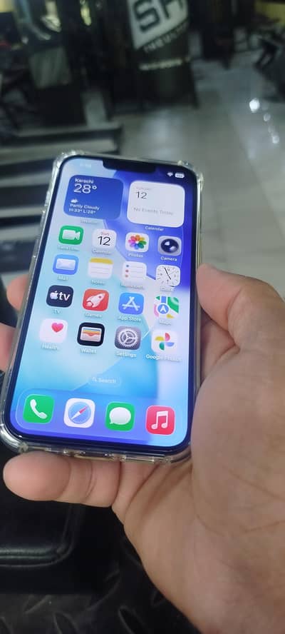 Apple iPhone 13