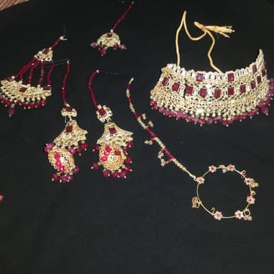 Beautiful bridal jewellery in new condition only one time use