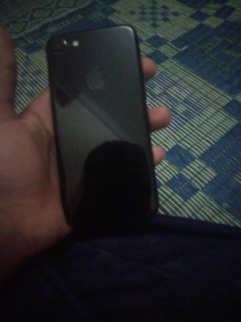Apple iPhone 7 1