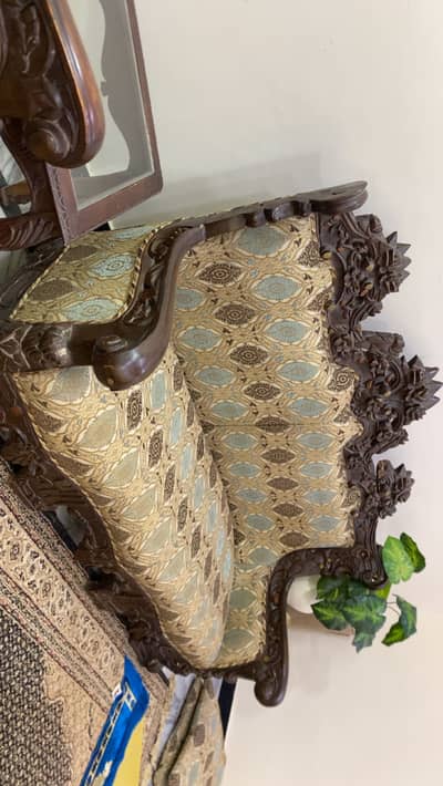 Solid chinyouti wooden sofa set (5) seaters