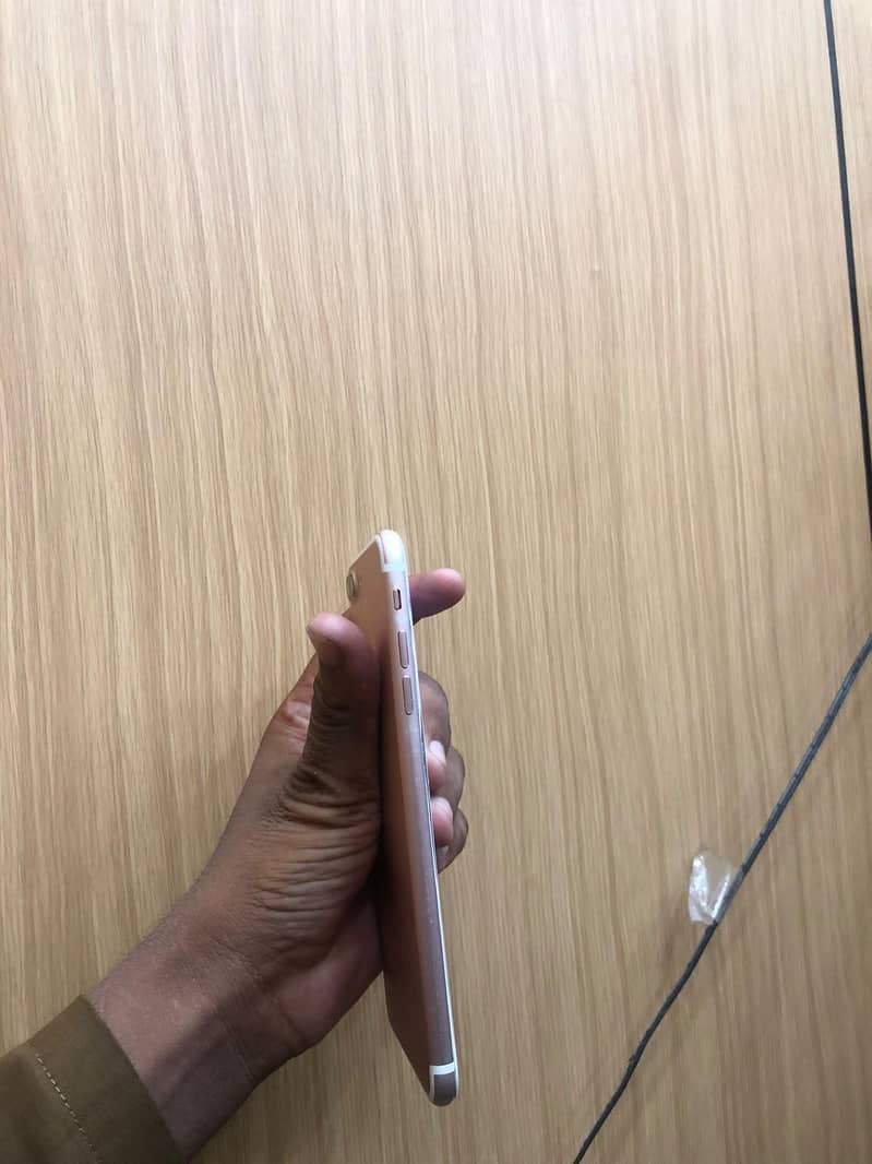 Apple iPhone 7 Plus 2