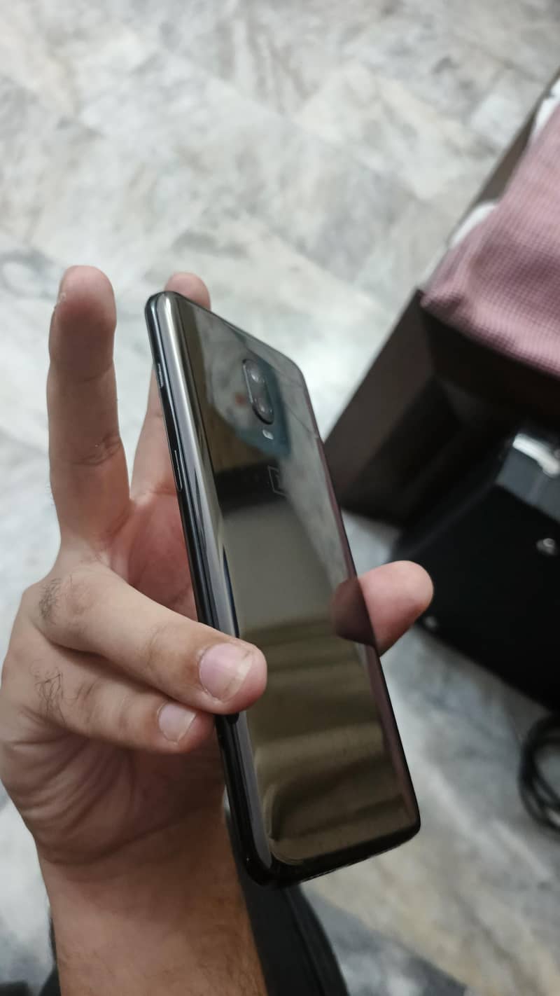 One Plus 6T 5