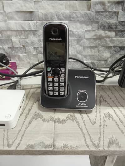 Cordless Panasonic with two telephone sets