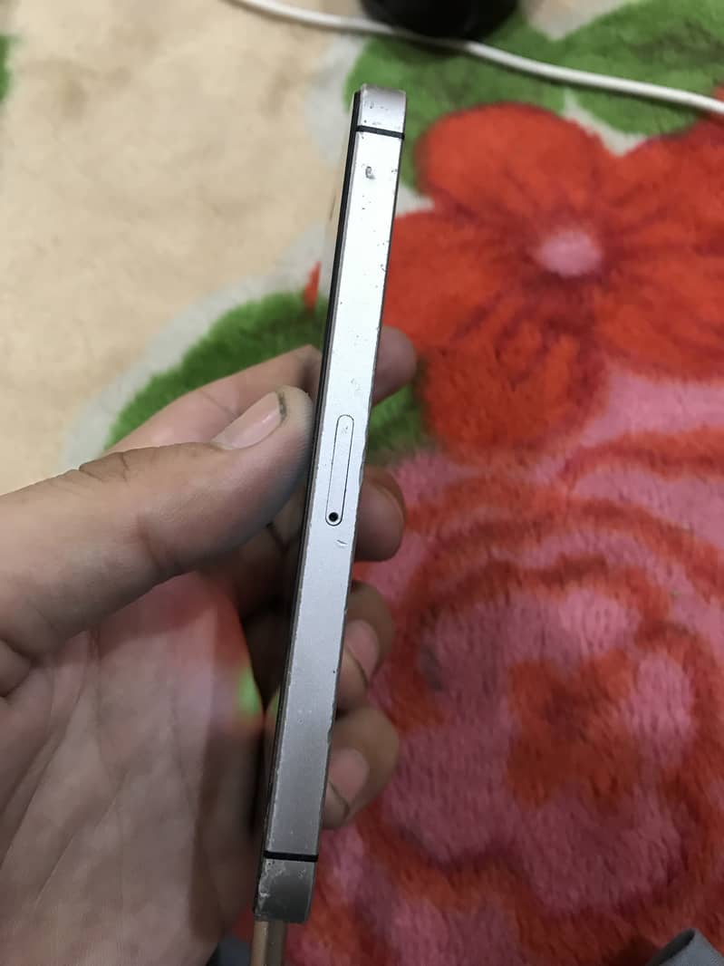 Apple iPhone SE 15