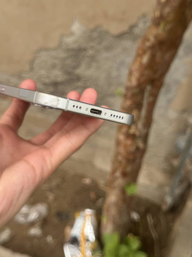 Apple iPhone 15 2