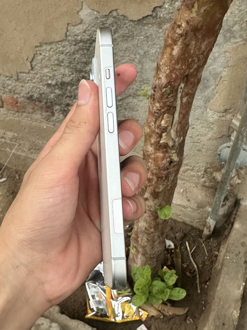 Apple iPhone 15 3