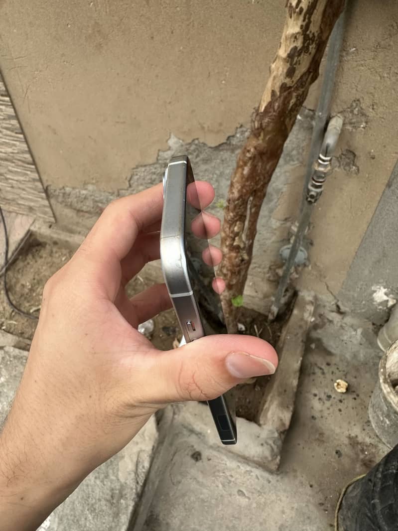 Apple iPhone 15 7