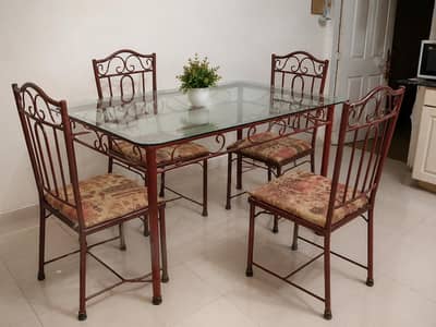 Dining table with 4 Chairs