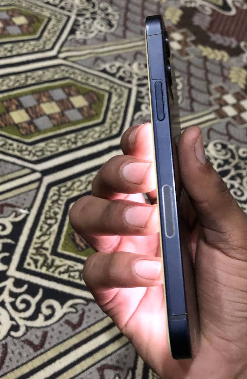 Apple iPhone 12 3