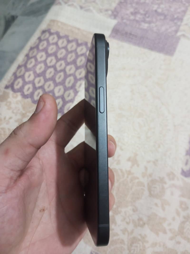 Apple iPhone 15 4