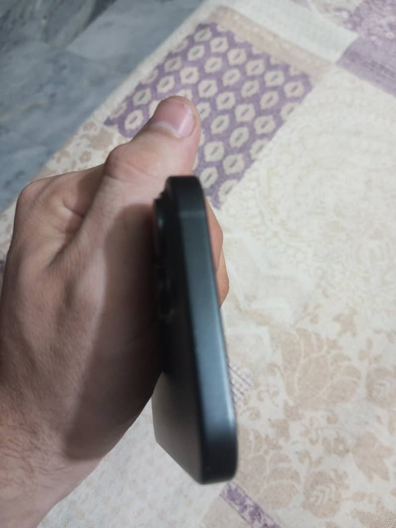 Apple iPhone 15 6