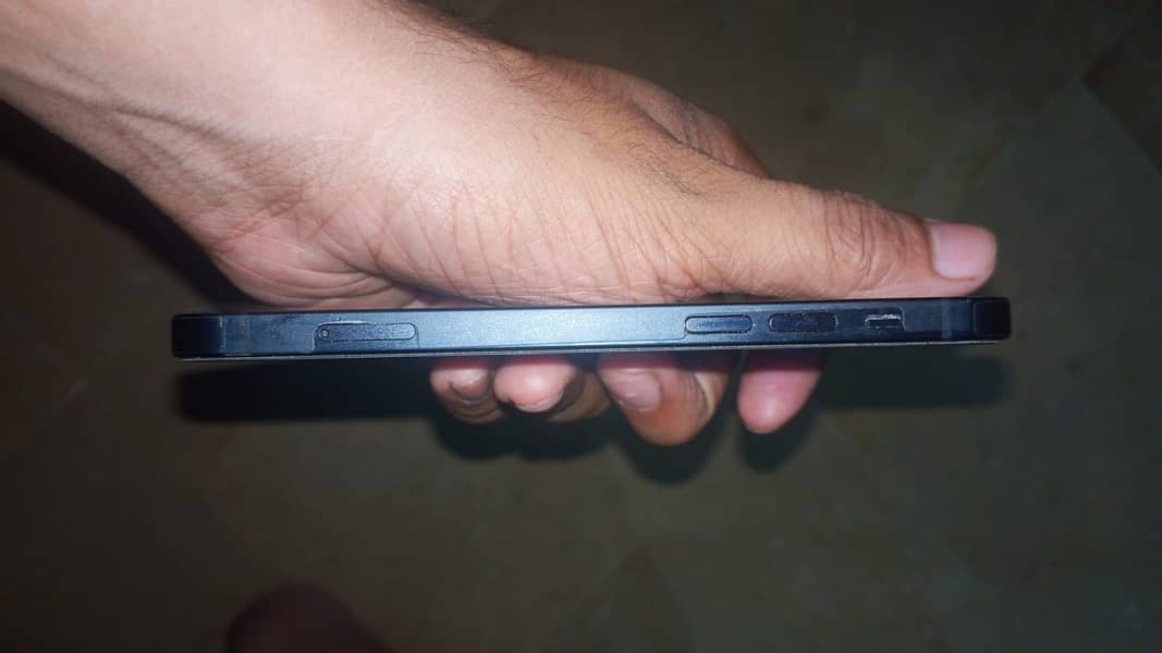 Apple iPhone 12 6