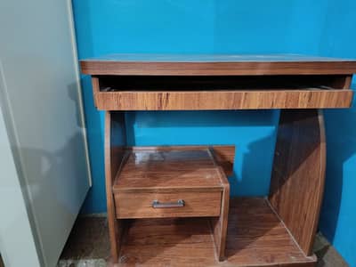 Computer Table / Study Table – Strong & Well Maintained