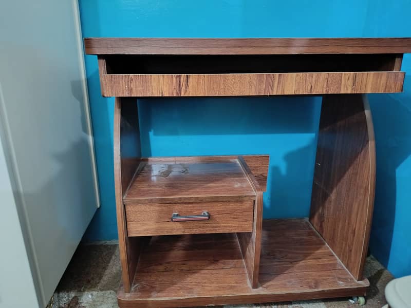 Computer Table / Study Table – Strong & Well Maintained 1