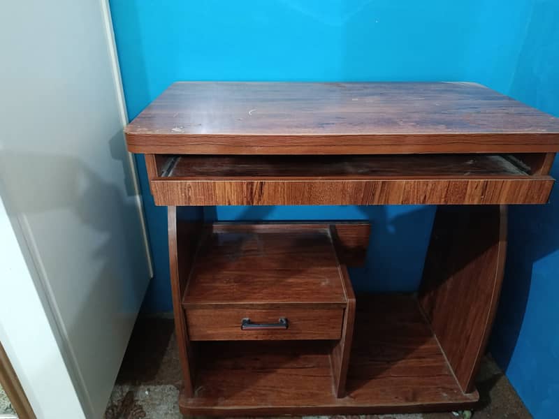Computer Table / Study Table – Strong & Well Maintained 2