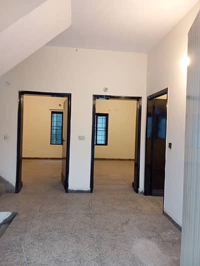 10 marla beautiful upr available for Rent for silent office or bachlr