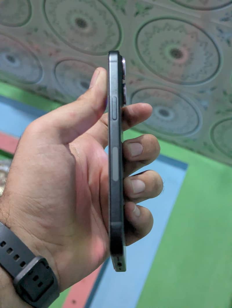 Apple iPhone 15 4