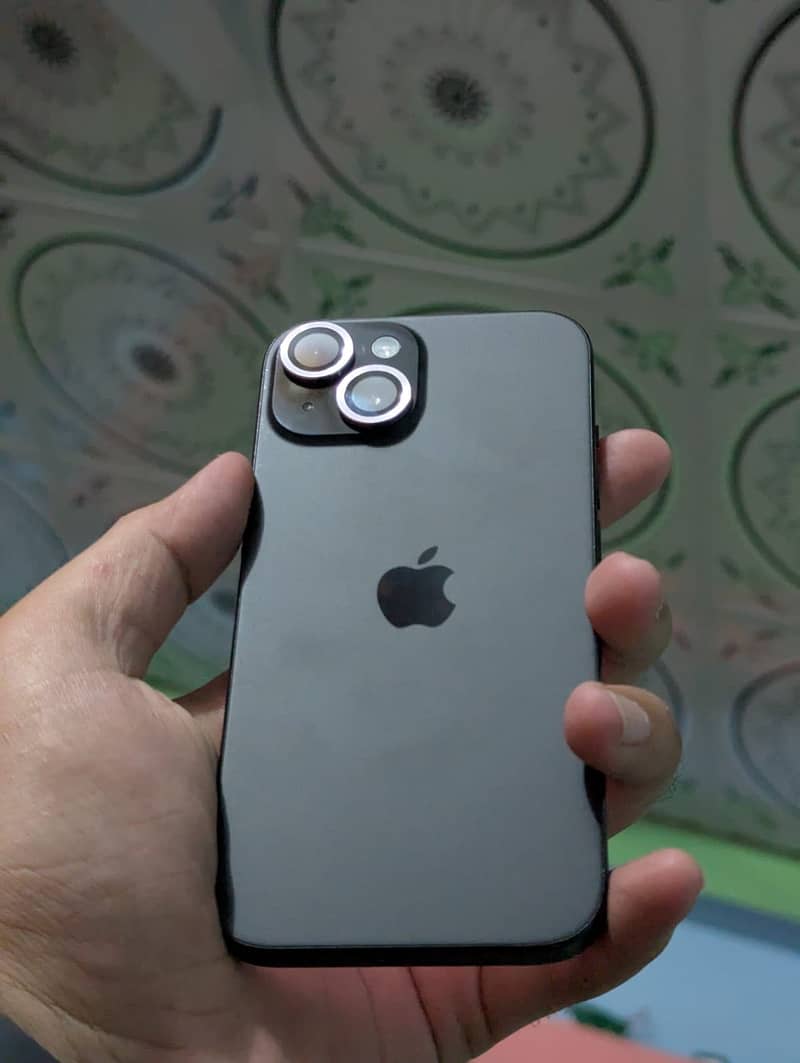 Apple iPhone 15 6