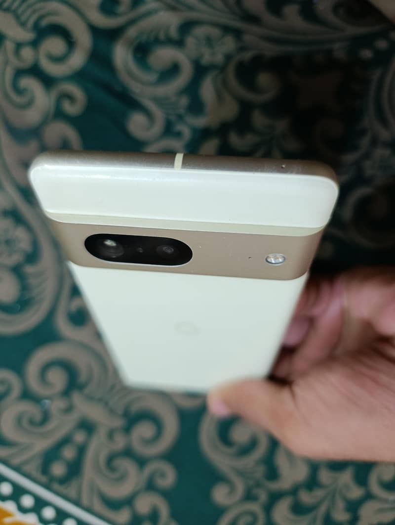 Google Pixel 7 4