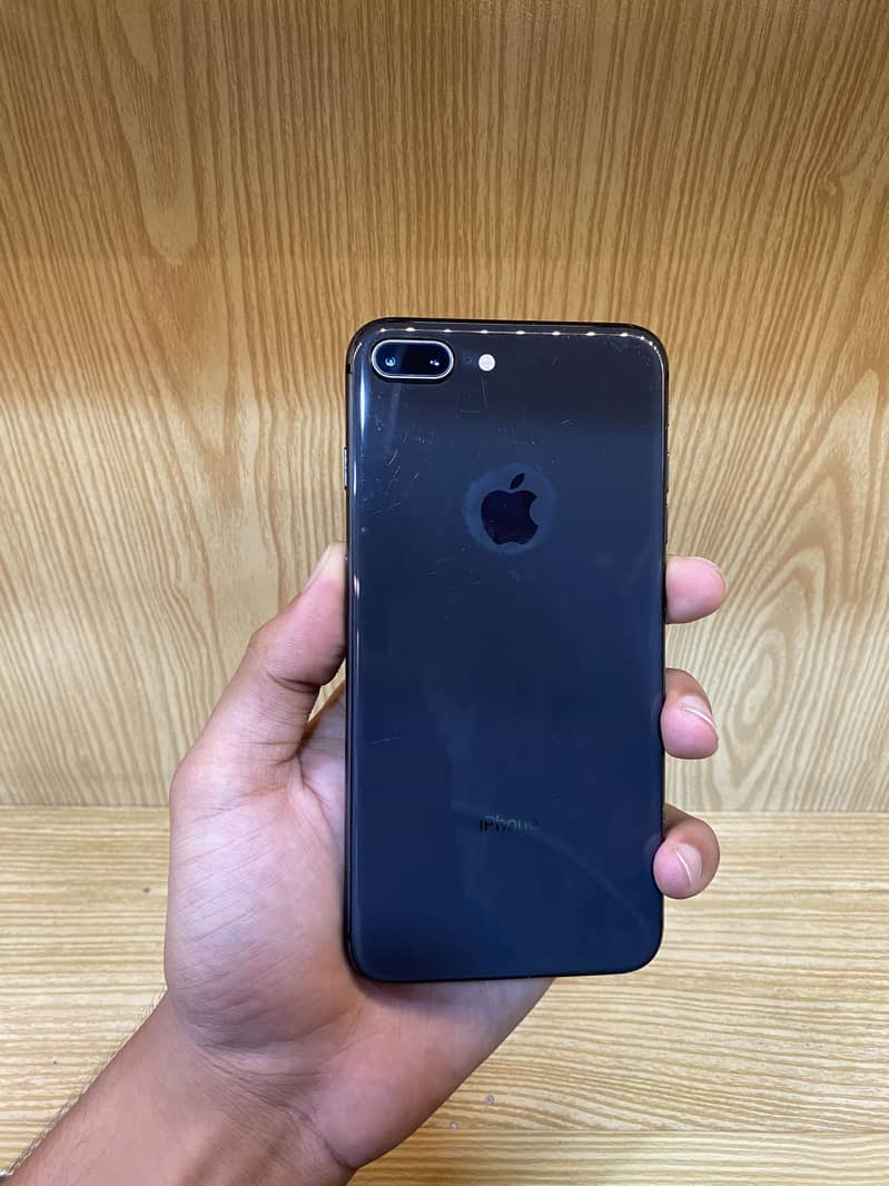 iPhone 8 Plus 2
