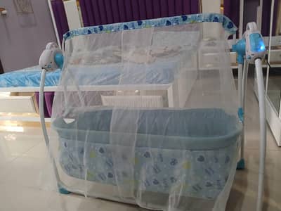 Automatic baby sleeping swing