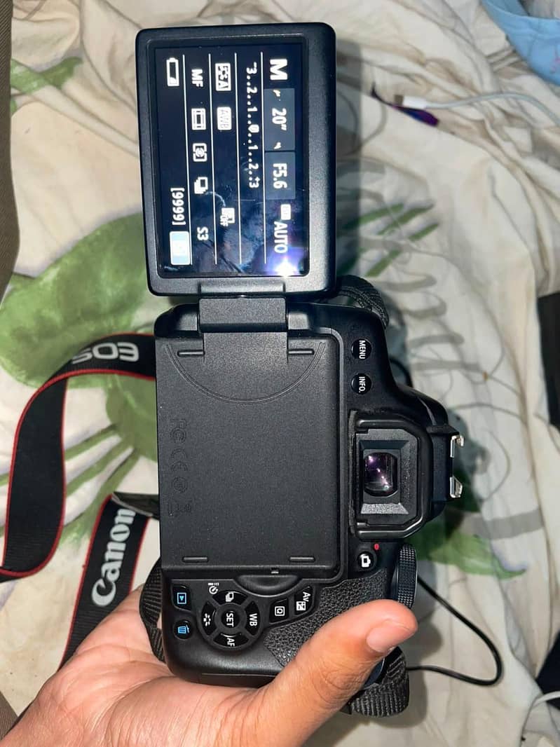 Canon EOS (750D) 3
