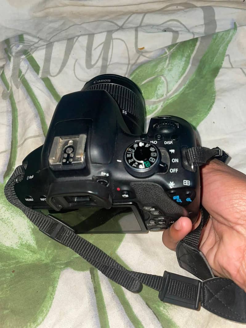 Canon EOS (750D) 6