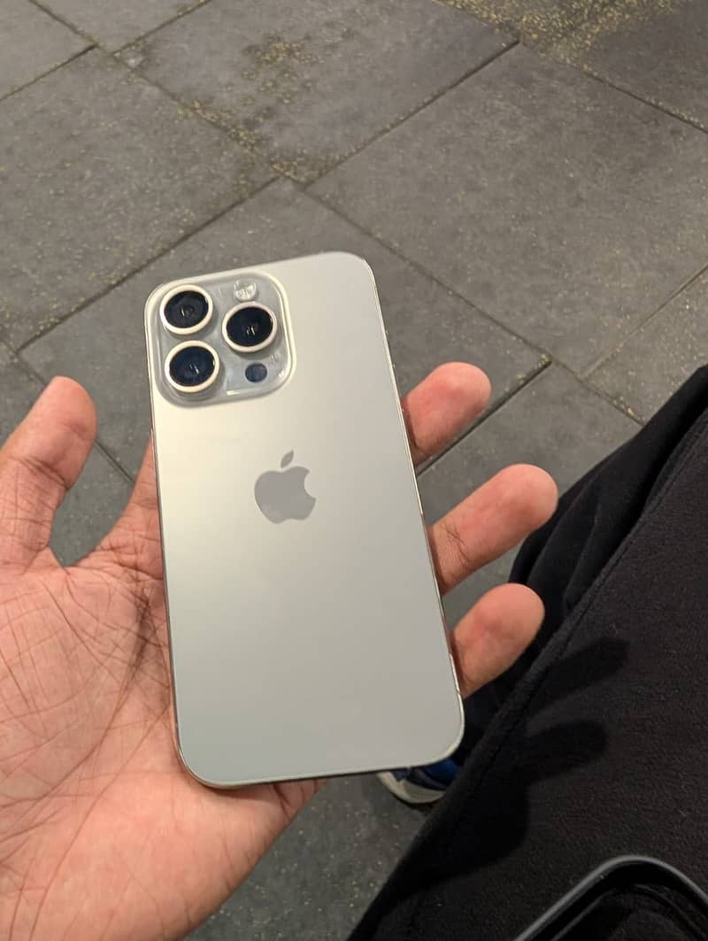 Iphone 15 pro 4