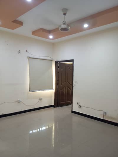 Flate available for Rent for silent office at hot location