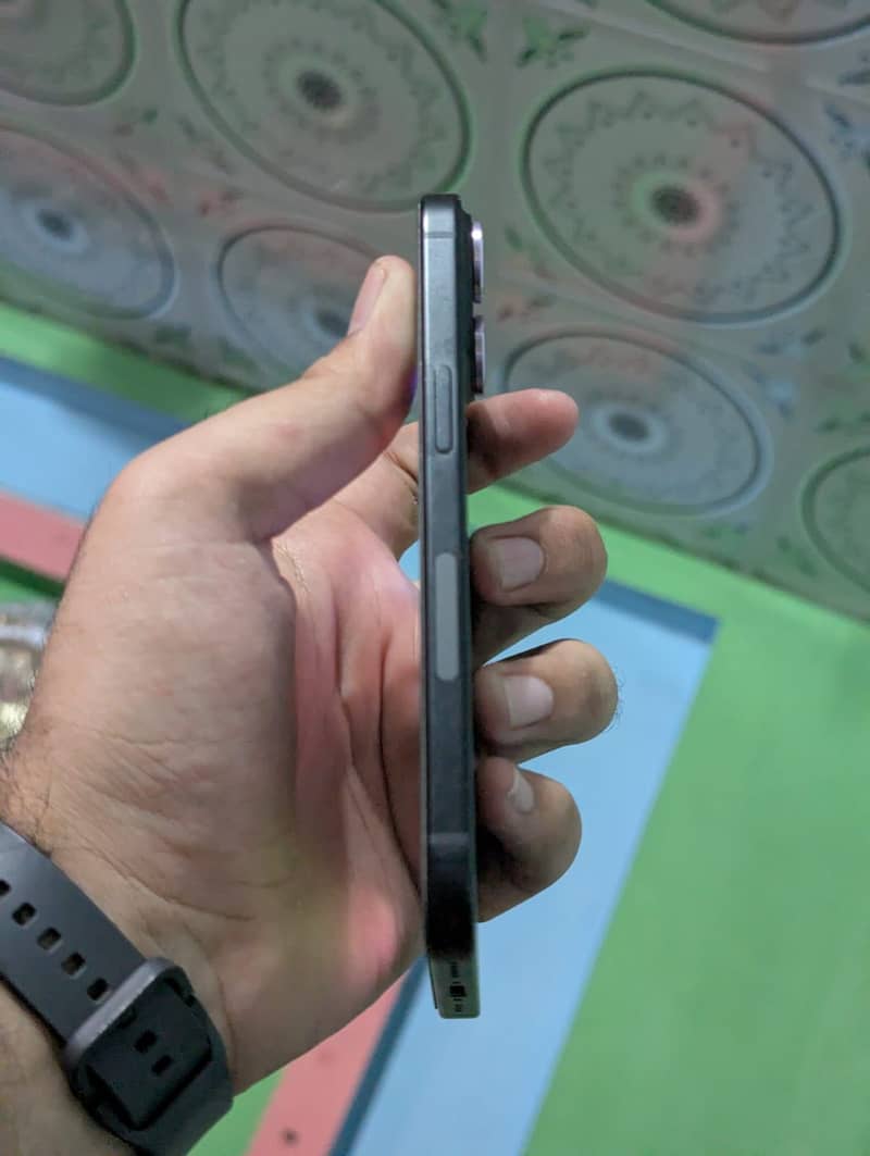 Apple iPhone 15 4