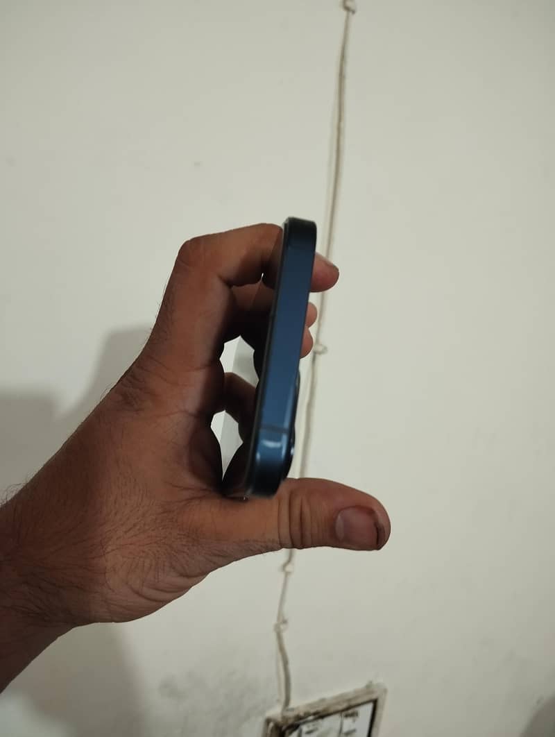 Apple iPhone 13 0