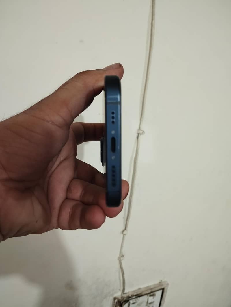 Apple iPhone 13 4