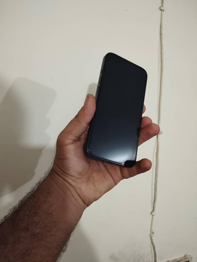 Apple iPhone 13 5