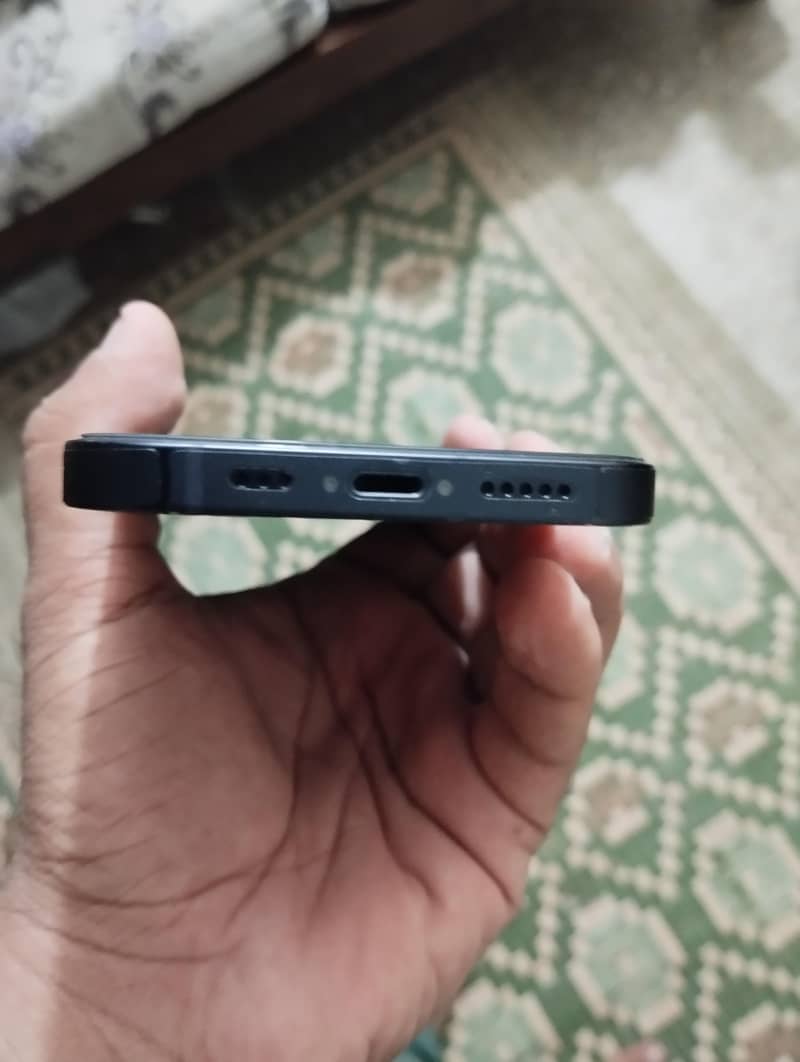 Apple iPhone 13 7