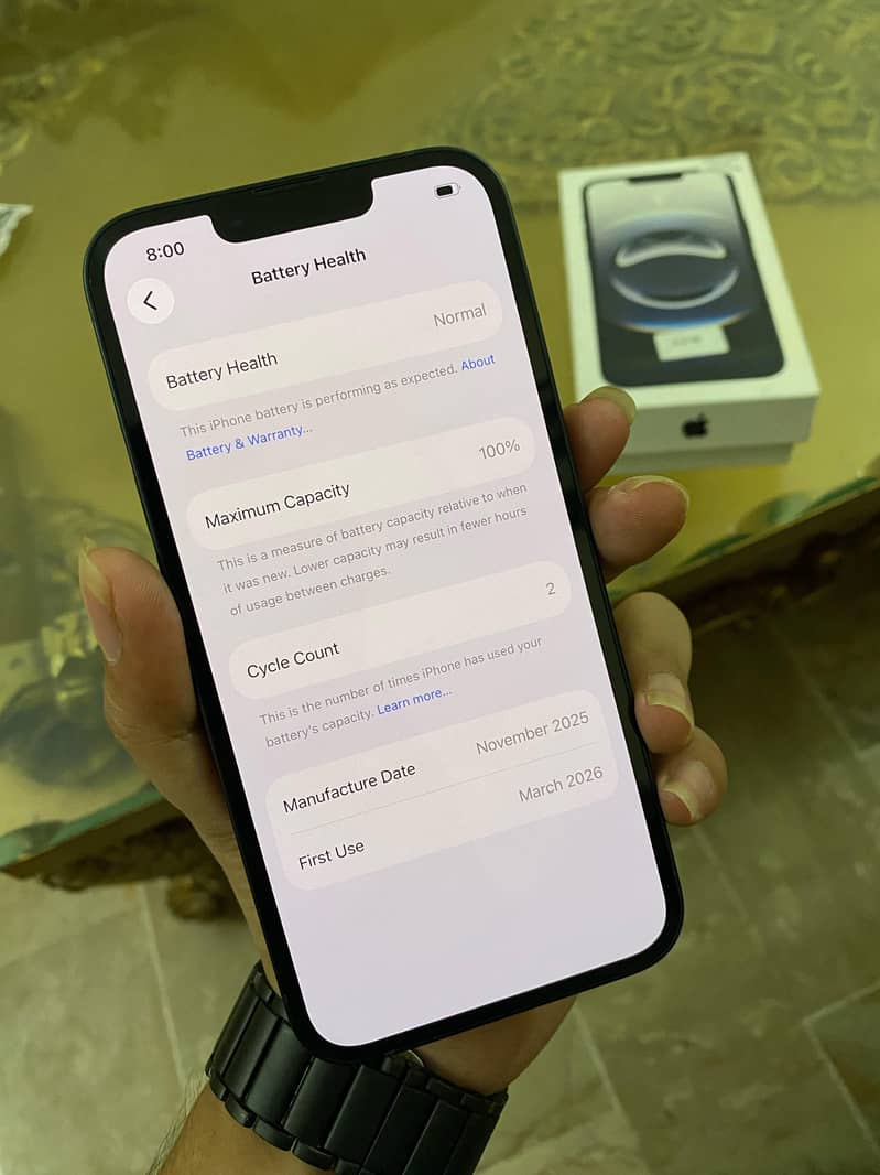 Apple iPhone 16e 3