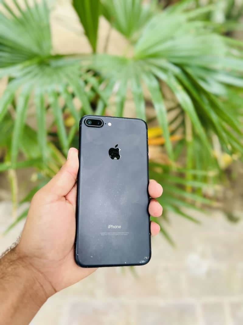 Apple iPhone 7 Plus 1