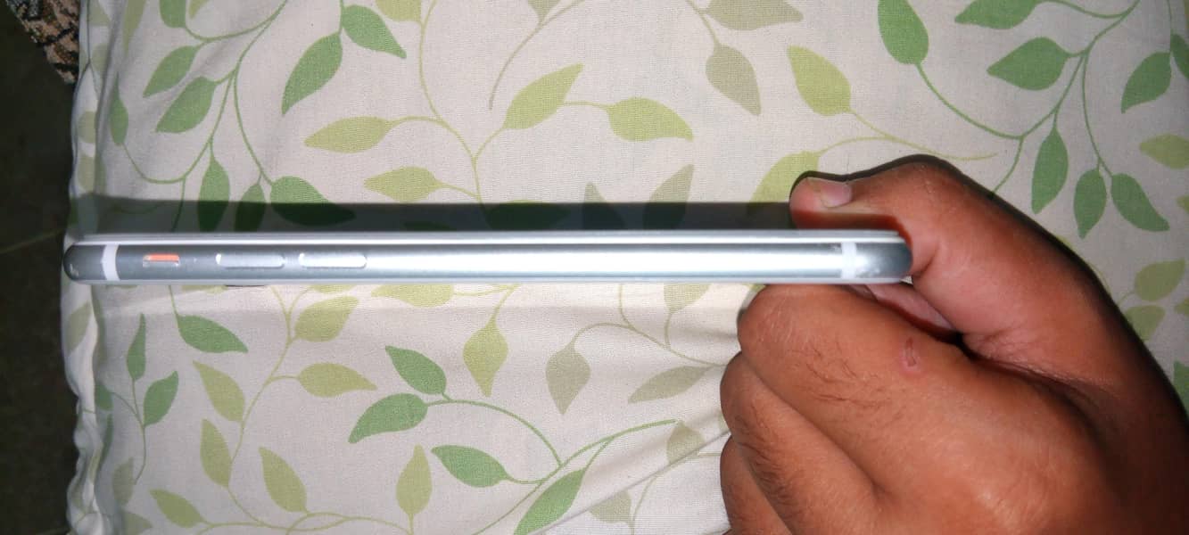 Apple iPhone 8 1