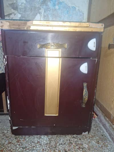 Dressing Table and two side corners used