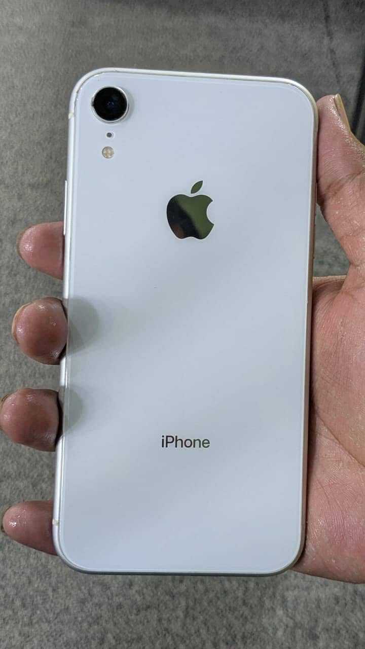 iPhone XR 0