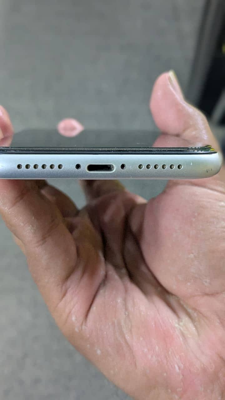 iPhone XR 3