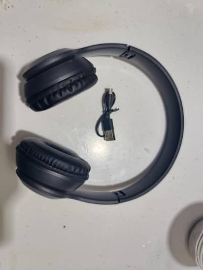 p47 high quality Bluetooth headphones with chargeing cable