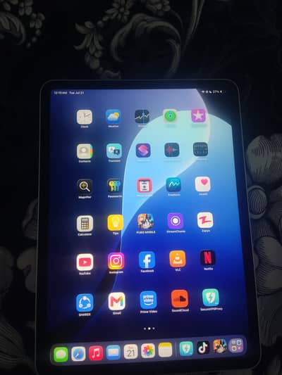 ipad pro M2 128 gb for sale in excellent condition just use for gaming