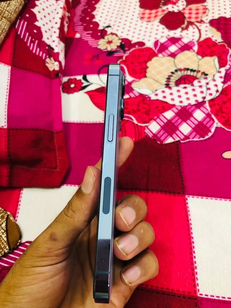 iPhone 13 pro sim working 1