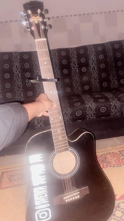Diamond guitar jumbo sized